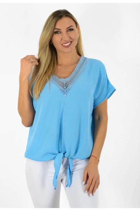 Muszlin anyagú, V-nyakú  világoskék felső
