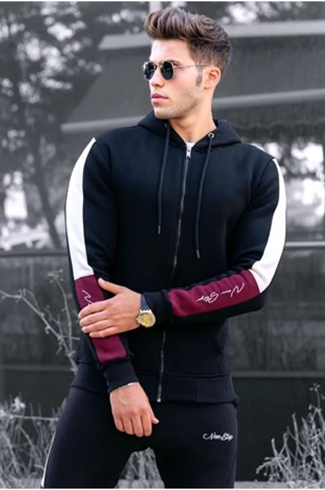 Fekete kapucnis sportos pulóver