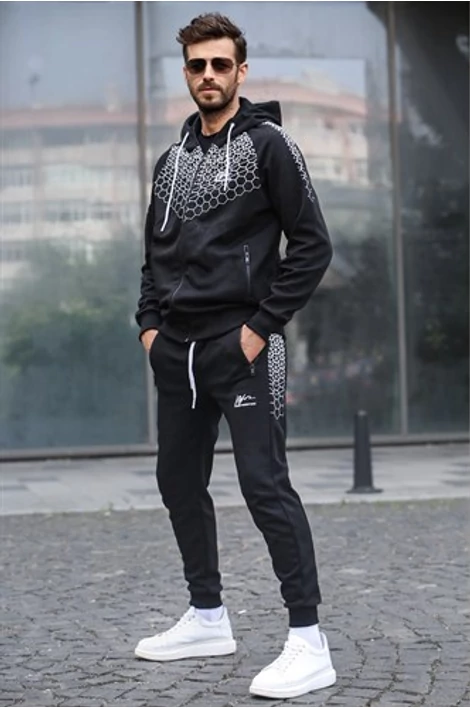 Fekete szabadidő cipzáros felsőrésszel