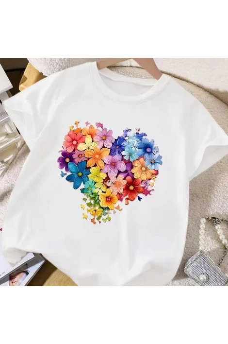 Színes virágok, mintás fehér póló 