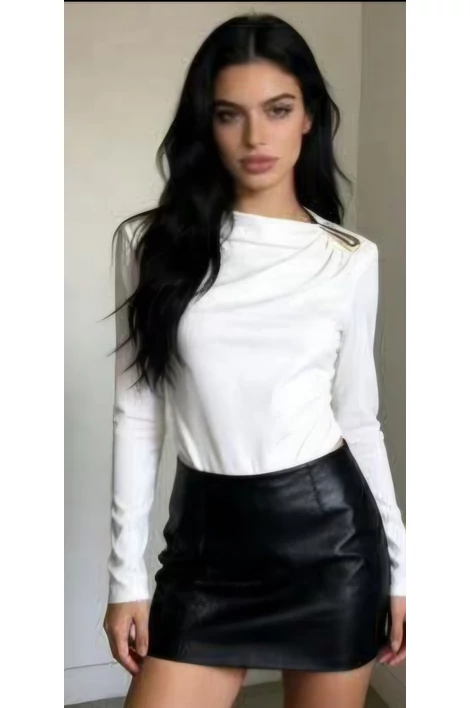 Aszimmetrikus, egyvállas, fehér body 