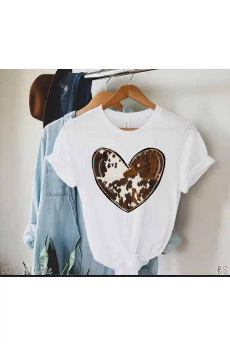 Barna szív mintás fehér póló