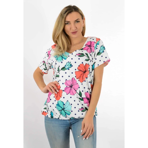 Ívelten V-nyakú, gumis aljú mintás felső