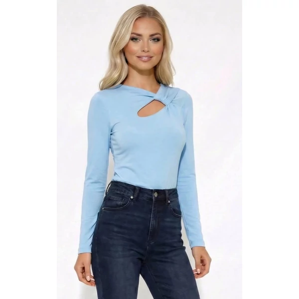 Dekoltázsnál csavart világoskék felső