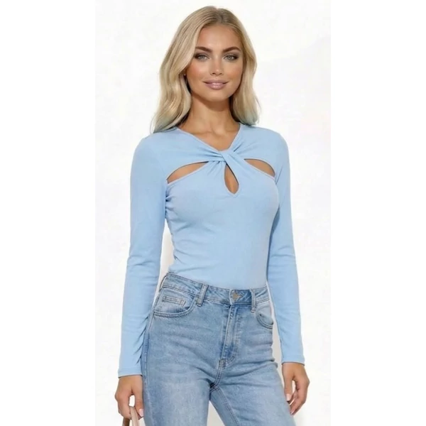 Dekoltázsnál csavart  világoskék felső