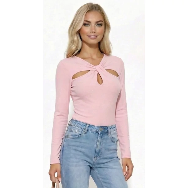 Dekoltázsnál csavart rózsaszín felső