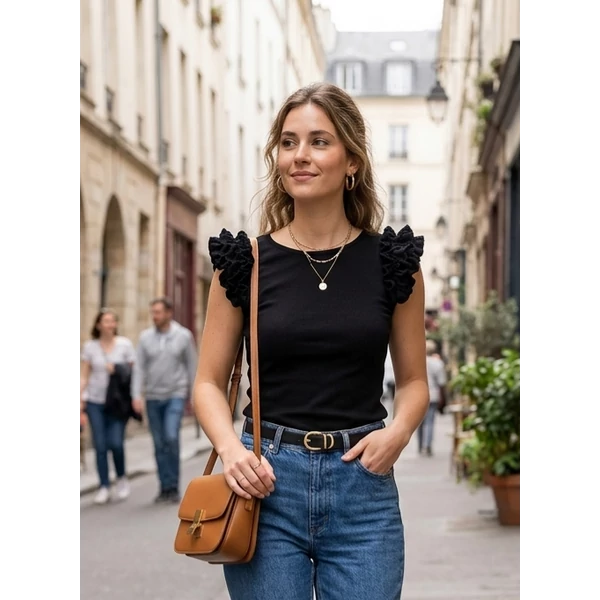 Fodros vállú  ujjatlan  fekete felső