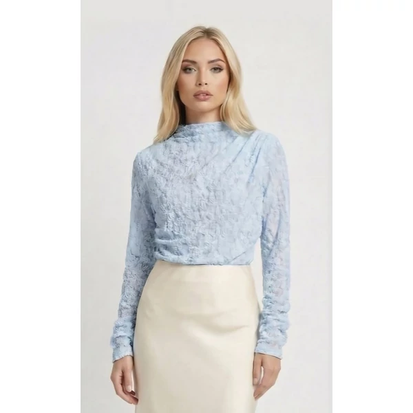 Elegáns, világoskék hosszú ujjú csipkefelső