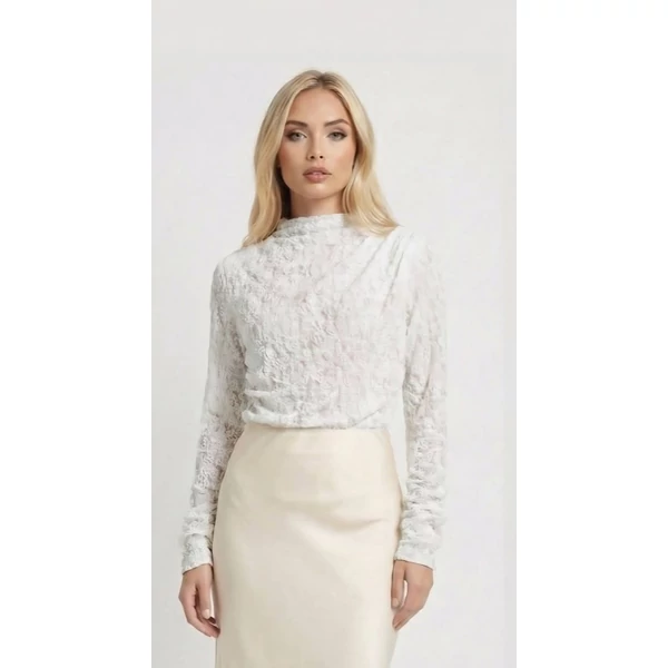 Elegáns, fehér, hosszú ujjú csipkefelső