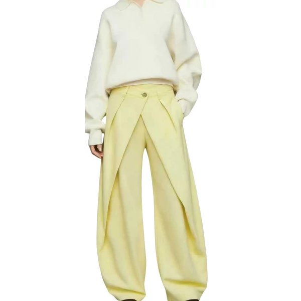 Extravagáns sárga nadrág