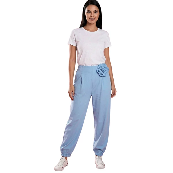 Extravagáns világoskék nadrág