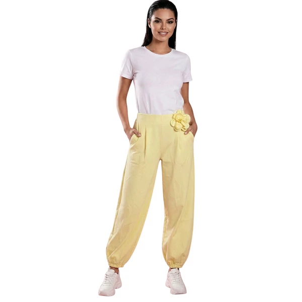 Extravagáns sárga nadrág