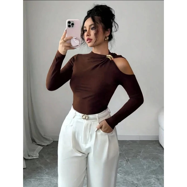 Barna vállán lukas bordás felső