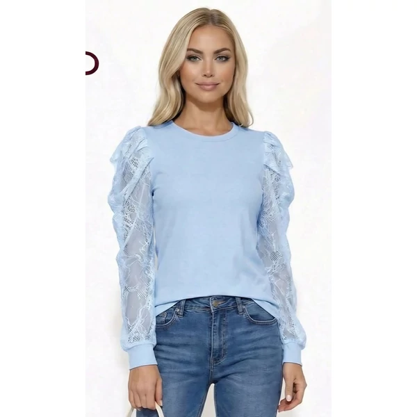 Csipkés ujjú világoskék felső