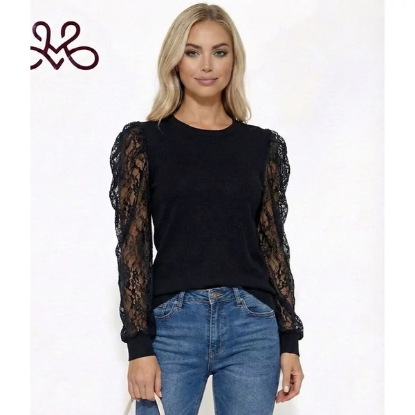 Csipkés ujjú fekete felső