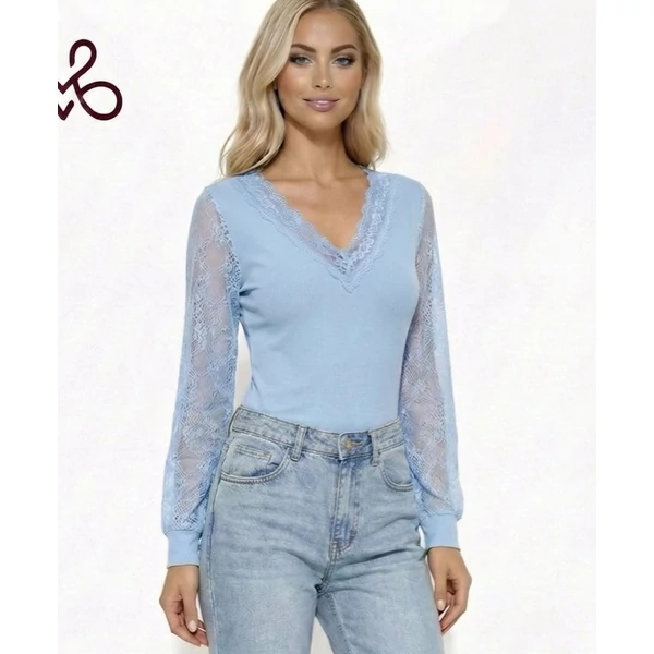 Csipkés ujjú kék felső