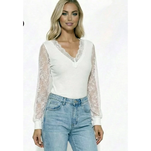Csipkés ujjú fehér felső
