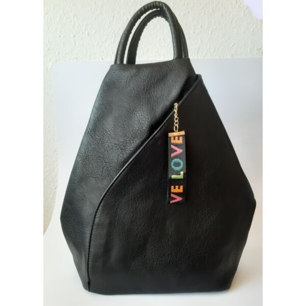 Fekete   háti táska,feliratos cipzáros résszel