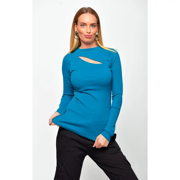 Dekoltázsnál kivágott petrol kék színű felső