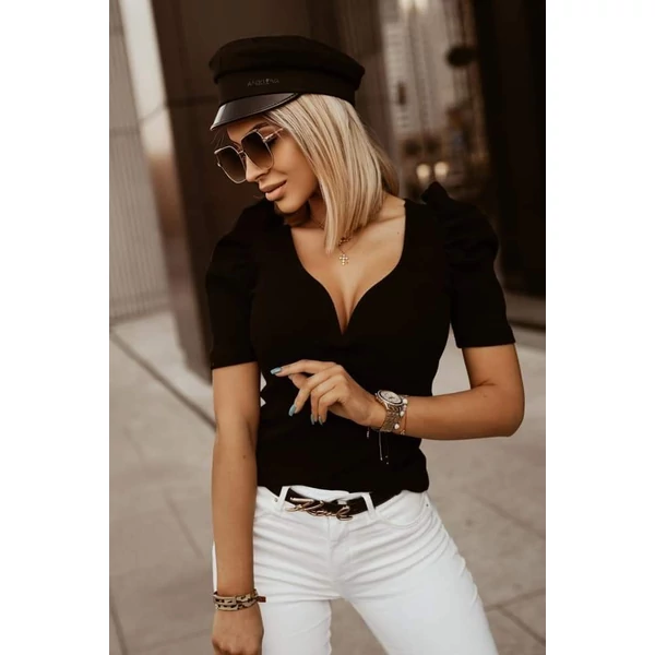 Mély dekoltázsos  ,bordás  fekete  felső