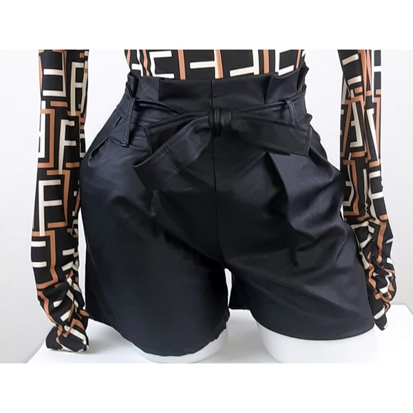 Műbőr fekete rövid nadrág