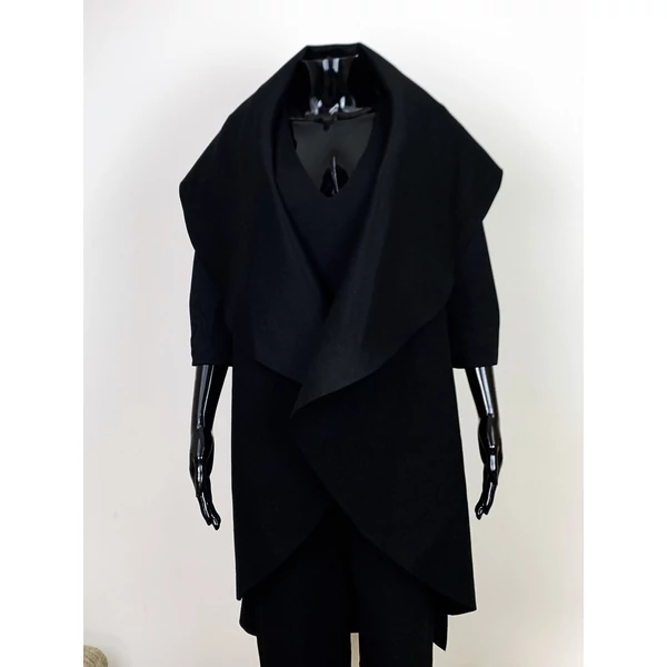 Fekete  galléros hosszú mellény /Pelerin