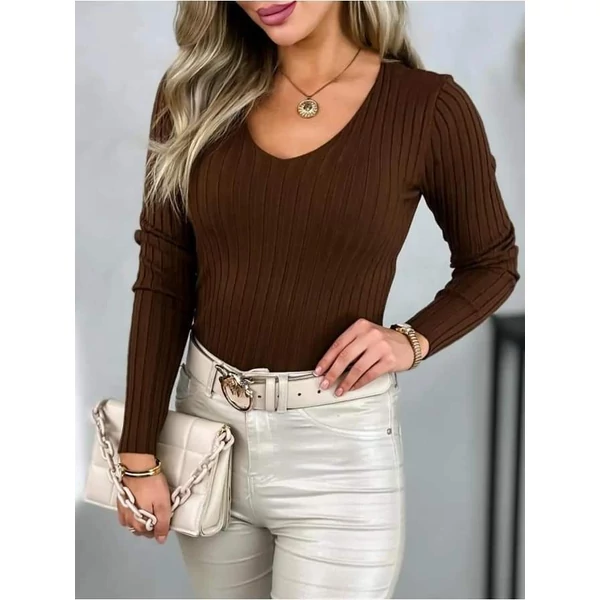 V nyakú csokibarna kötött felső