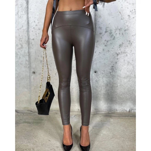 Push up hatású szürkésbarna műbőr leggings