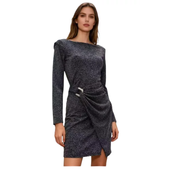 Csillámos anyagú, elegáns ezüst színű ruha