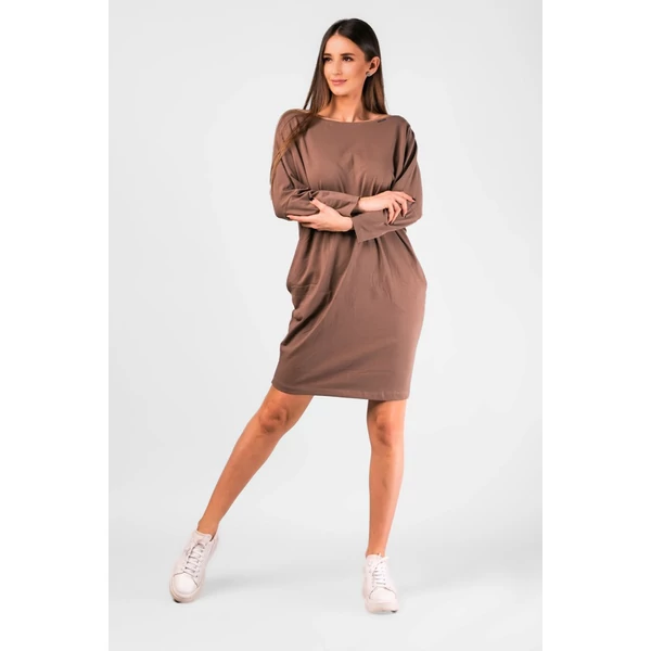 Oldalzsebes laza fazonú mocha színű ruha